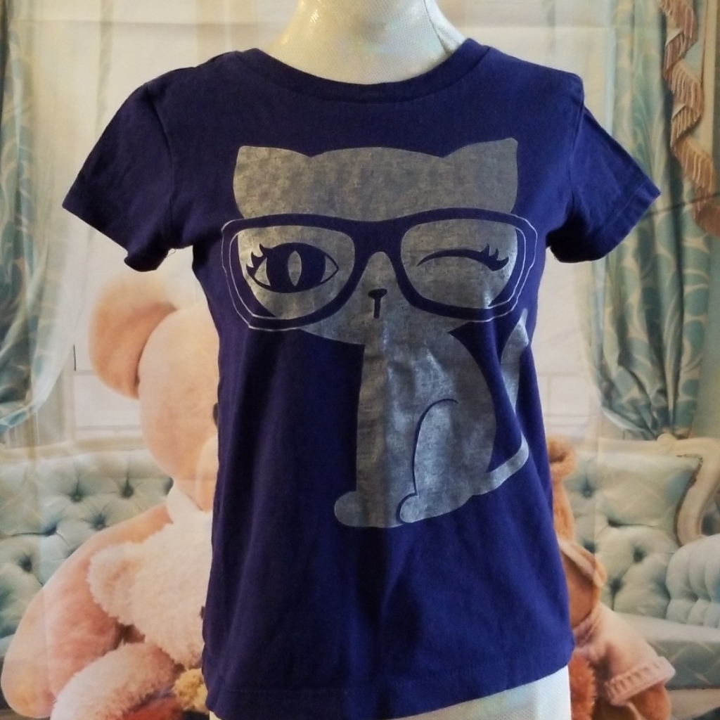 Size 5 Navy Blue Tshirt With Silver Cat Image Size 5 Navy Blue Tshirt With Silver Cat Image
